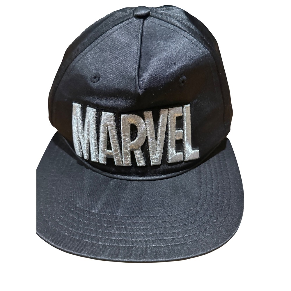 Marvel Comics Snapback Hat Black Silver Embroidered Logo Flat Brim Baseball Cap